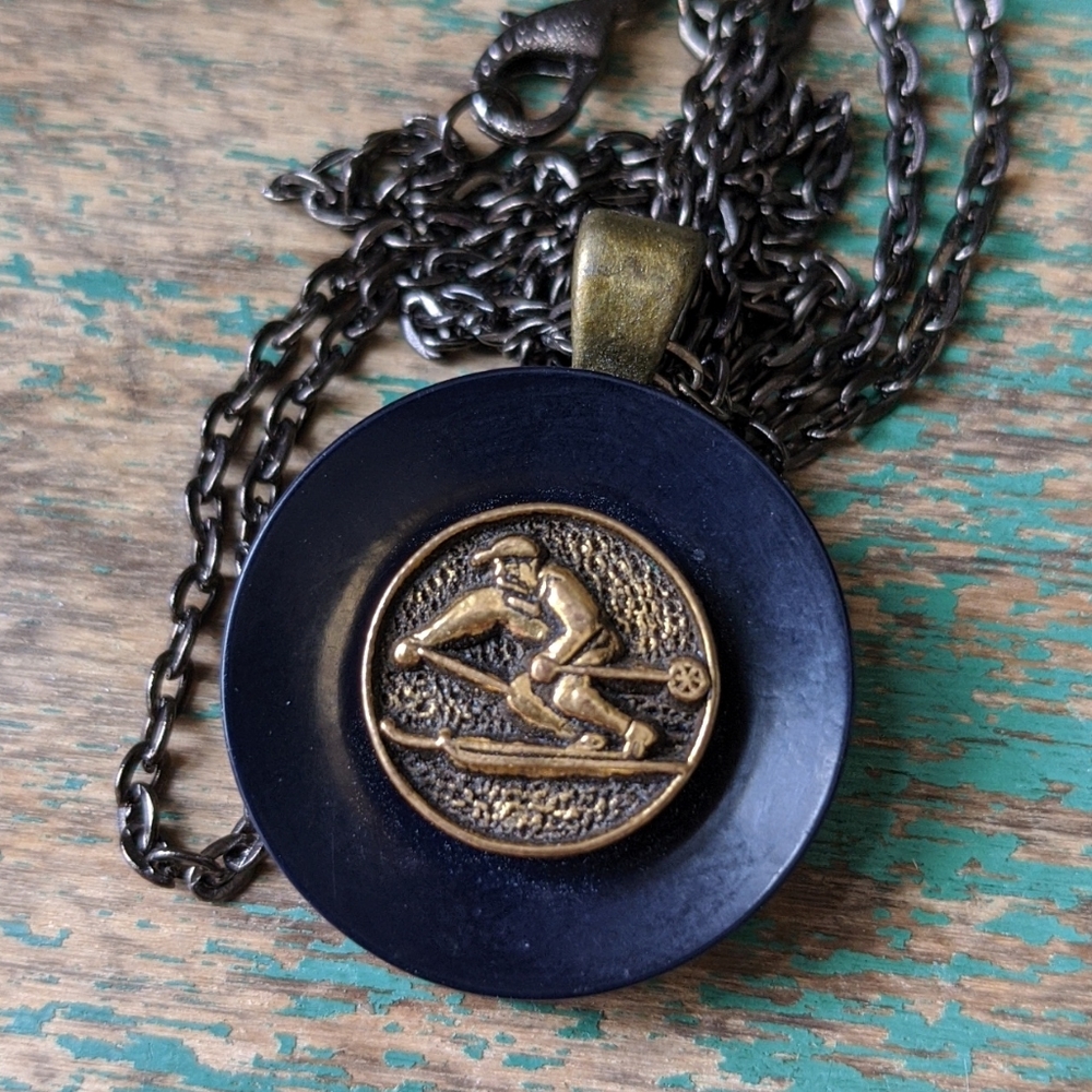 WHIMSY HOUSE I NWT Upcycled VTG Down Hill Cross Country Skier Button Necklace
